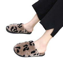 将图片加载到图库查看器，Winter Cotton Slippers Women Leopard Shoes Fashion Fur Slides For Home Comfort Warm Womens Slippers Non-slip Fuzzy House Memory Foam Slippers Furry Fur Lined Bedroom Slippers
