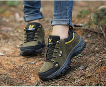 Load image into Gallery viewer, Winter Couple Warm Hiking Shoes Outdoor Sports Thick-Soled Wear-Resistant Non-Slip Low Cut Hiking Shoes Wide Breathable Slip Resistant Hiking Mountain Biking Outdoor Shoes
