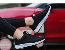 将图片加载到图库查看器，Women Casual Fashion Breathable Walking Mesh Flat Shoes White Sneakers Summer New Fashion Women's Vulcanized Running Sneakers Walking Tennis Shoes
