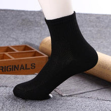 将图片加载到图库查看器，Women Korea Funny Socks Long Socks Black Cool Socks Harajuku GD Hip Hop Cotton Skateboard Socks Men New Trend Daisy Socks Men
