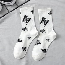 将图片加载到图库查看器，Women Korea Funny Socks Long Socks Black Cool Socks Harajuku GD Hip Hop Cotton Skateboard Socks Men New Trend Daisy Socks Men
