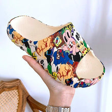 将图片加载到图库查看器，Women Men Summer Slippers Beach Slides Sandals Cartoon Flip Flops Thick Soled Boys Girls Couples Bathroom Shoes Non-Slip Quick Drying Soft Massage Slides Comfortable Lightweight Open Toe Pool Spa Sandals

