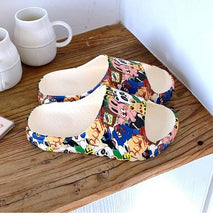 将图片加载到图库查看器，Women Men Summer Slippers Beach Slides Sandals Cartoon Flip Flops Thick Soled Boys Girls Couples Bathroom Shoes Non-Slip Quick Drying Soft Massage Slides Comfortable Lightweight Open Toe Pool Spa Sandals
