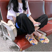 将图片加载到图库查看器，Women Men Summer Slippers Beach Slides Sandals Cartoon Flip Flops Thick Soled Boys Girls Couples Bathroom Shoes Non-Slip Quick Drying Soft Massage Slides Comfortable Lightweight Open Toe Pool Spa Sandals
