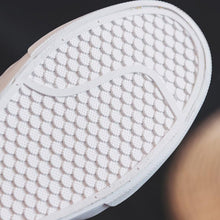 Load image into Gallery viewer, Women White Business Sneakers Fashion Woman's Spring Trend Casual Sport Shoes New Comfort White Platform Ultra Lightweight Walking Non Slip Sneakers
