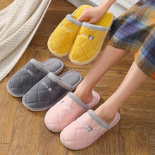 Load image into Gallery viewer, Women Winter Home Slippers Cute Shoes Non-Slip Soft Winter Warm Slipper Indoor Bedroom Couples Floor Shoes Women's House Slippers Indoor Memory Foam Cotton-Blend Knitted Autumn Winter Slippers
