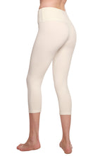 Load image into Gallery viewer, Women's Bamboo Viscose/Cotton Capri Style Leggings
