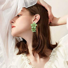 将图片加载到图库查看器，Women's Boho Flower Shaped Daisy Stud Earrings
