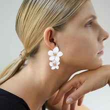 将图片加载到图库查看器，Women's Boho Flower Shaped Daisy Stud Earrings
